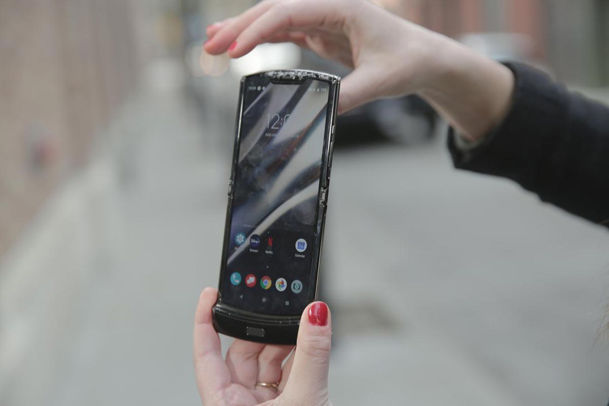 Thử nghiệmthả rơi
Galaxy Z Flip và Motorola Razr: Đâu là chiếcsmartphone mong
manh nhất?