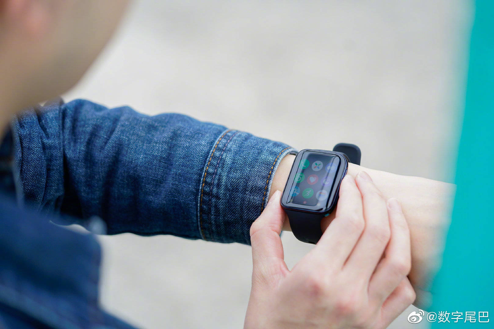 OPPO Watch chính thức ra mắt: Thiết kế giống
Apple Watch, hỗ trợ eSIM, sạc nhanh VOOC, giá từ 5 triệu
đồng