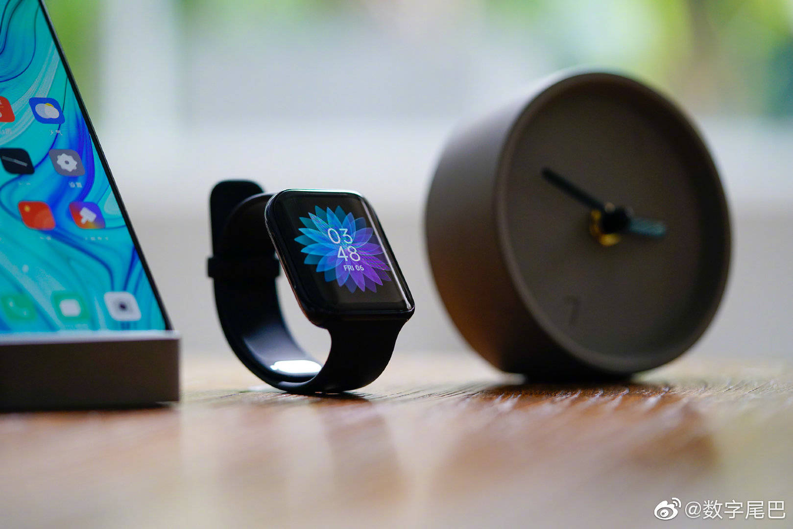 OPPO Watch chính thức ra mắt: Thiết kế giống
Apple Watch, hỗ trợ eSIM, sạc nhanh VOOC, giá từ 5 triệu
đồng