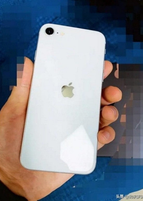 Xuất hiện hình ảnh
thực tế của chiếc iPhone SE2 (iPhone 9) phiên bản màu trắng,
nhìn chẳng khác gì iPhone 8