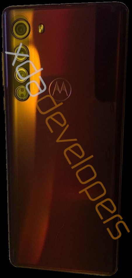 Motorola Edge lộ hình ảnh thực tế với màn hình
90Hz cong ''thác nước'', Snapdragon 765,
camera chính 64MP