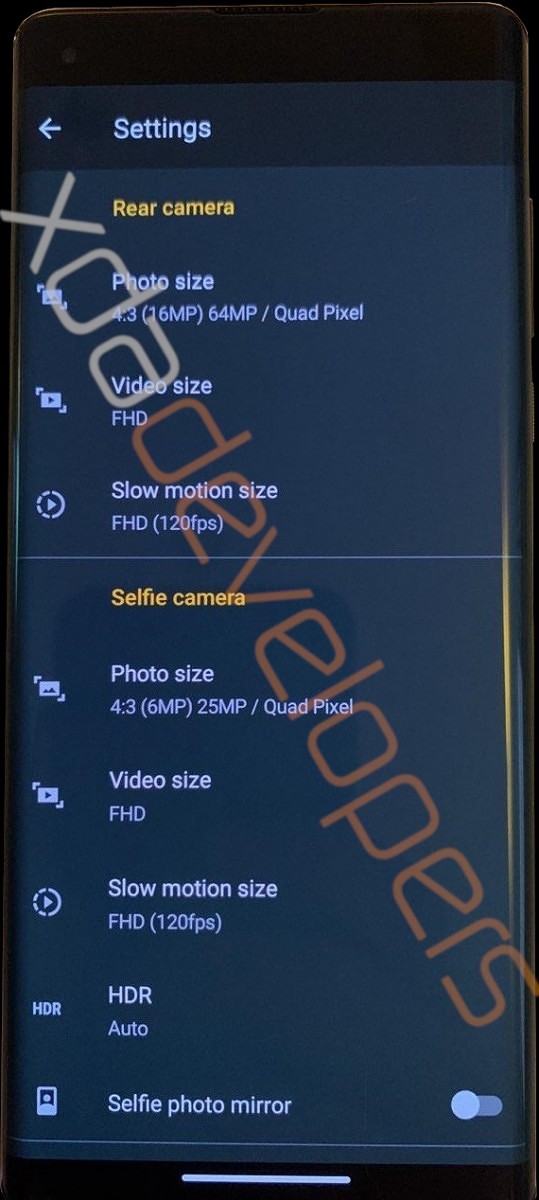 Motorola Edge lộ hình ảnh thực tế với màn hình
90Hz cong ''thác nước'', Snapdragon 765,
camera chính 64MP