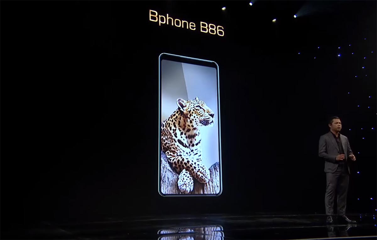 BKAV ra mắt Bphone
B86: Thiết kế ''không phím bấm'', tích
hợp camera kép và CPU tầm trung, giá bán từ 8,99 triệu đồng