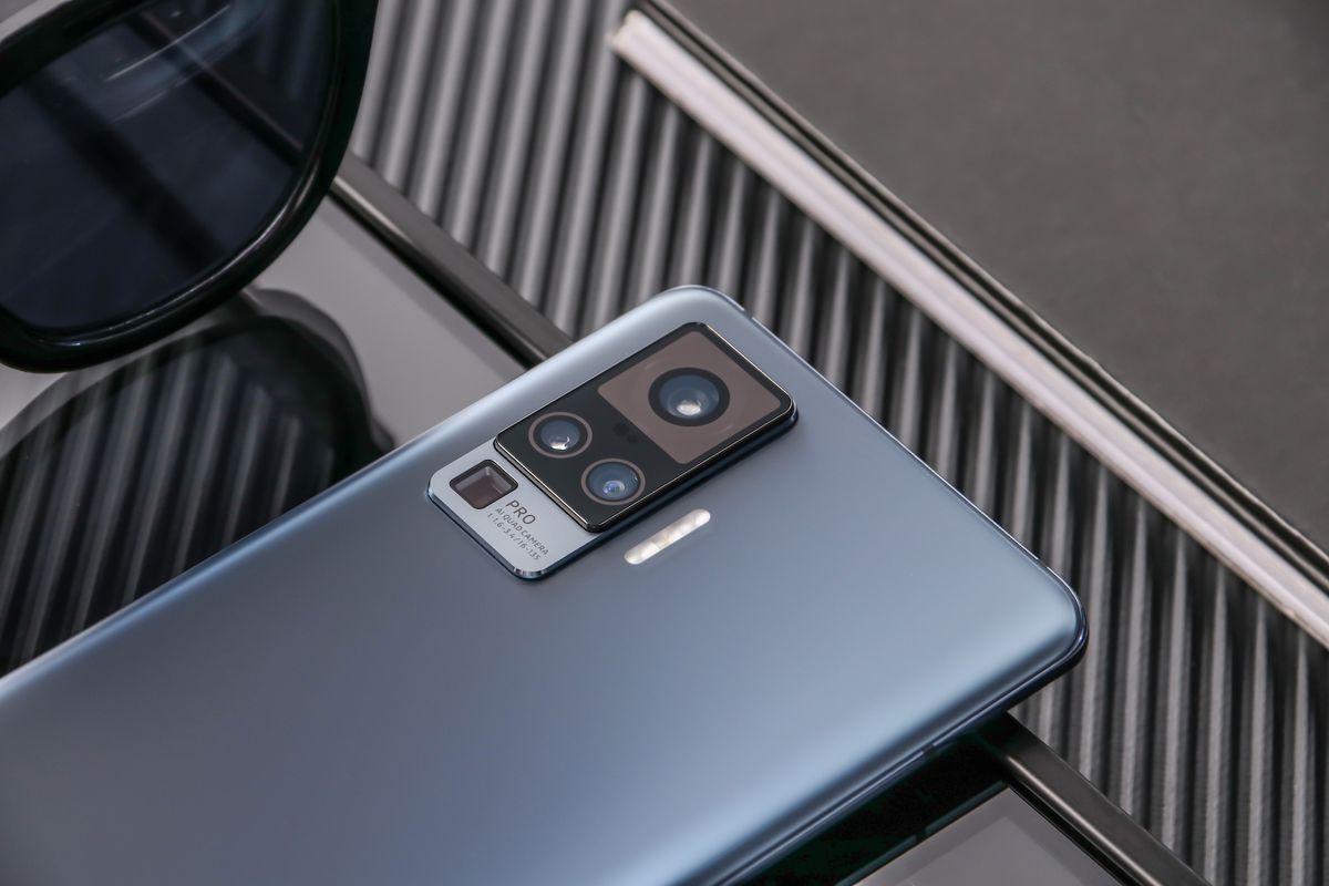 Vivo ra mắt flagship
X50 series: Smartphone 5G mỏng nhất thế giới, camera thiết
kế chống rung giống gimbal, giá từ 490 USD