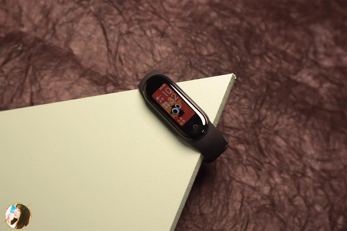 Xiaomi Mi Band 5 ra mắt: Màn hình lớn hơn, hỗ
trợ hình nền động, sạc nam châm, pin 14 ngày, giá 620.000
đồng