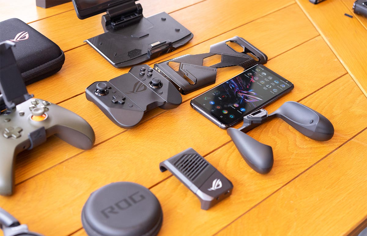 ASUS ra mắt chính
thức ra mắt gaming phone ROG Phone 3 tại VN, giá 23 triệu
đồng