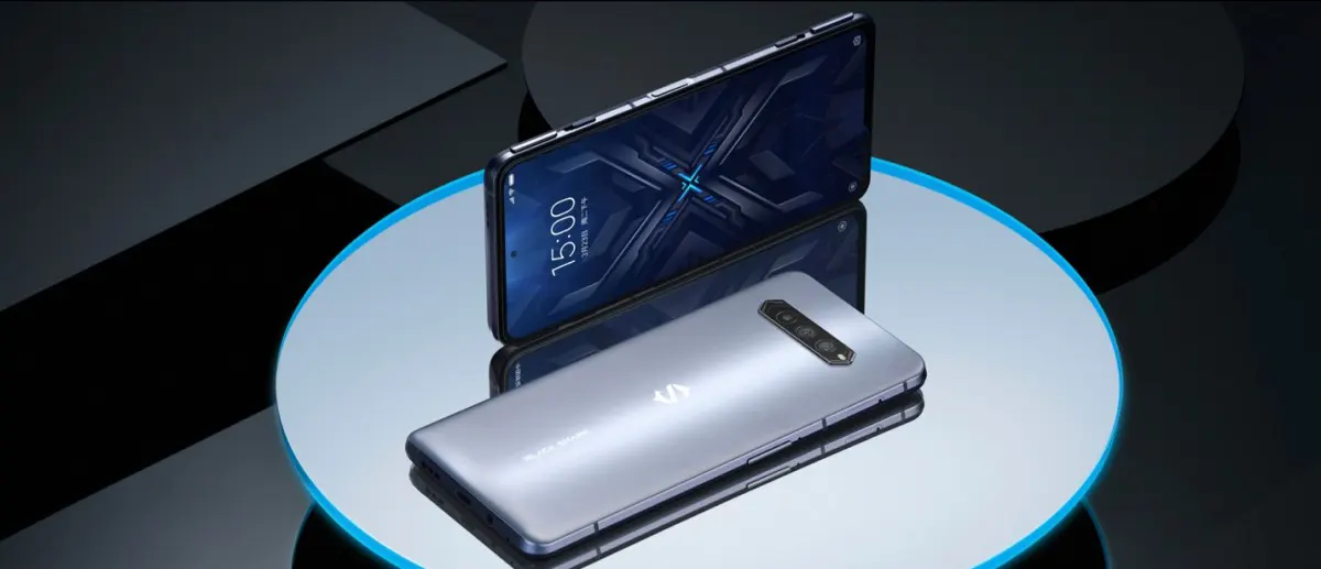 Gaming phone Black
Shark 4 ra mắt: Chip Snapdragon 870/888, màn hình 144Hz, sạc
siêu nhanh 120W, giá từ 8.9 triệu đồng