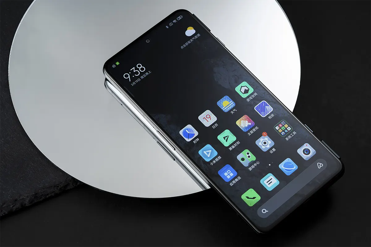 Gaming phone Black
Shark 4 ra mắt: Chip Snapdragon 870/888, màn hình 144Hz, sạc
siêu nhanh 120W, giá từ 8.9 triệu đồng