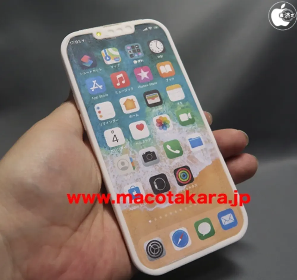 Mô hình iPhone 13 Pro
lộ diện với rãnh tai thỏ nhỏ hơn, vị trí loa thoại và camera
selfie thay đổi