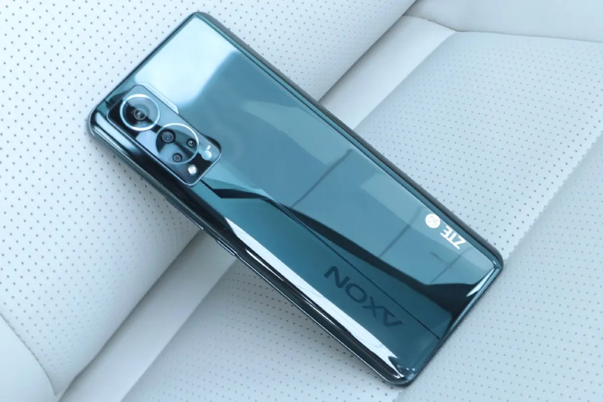 ZTE ra mắt Axon 30
5G: smartphone với camera ẩn dưới màn hình thế hệ mới, giá
từ 7.7 triệu đồng
