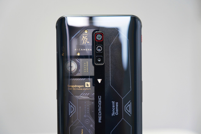 Red Magic 6S Pro ra
mắt với màn hình 165Hz, Snapdragon 888+, tản nhiệt kép, giá
từ 14.1 triệu đồng