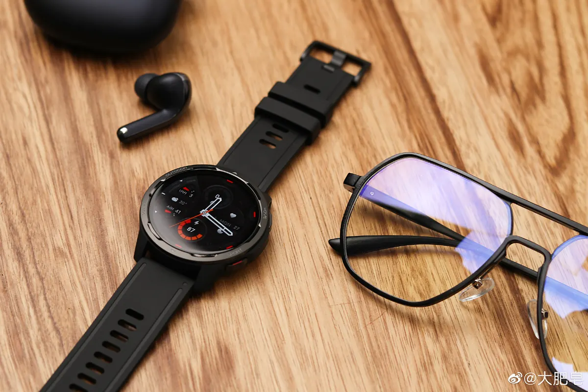 Xiaomi Watch Color 2
ra mắt: Thiết kế đồng hồ mặt tròn truyền thống, có GPS, pin
12 ngày, giá chỉ 3,5 triệu