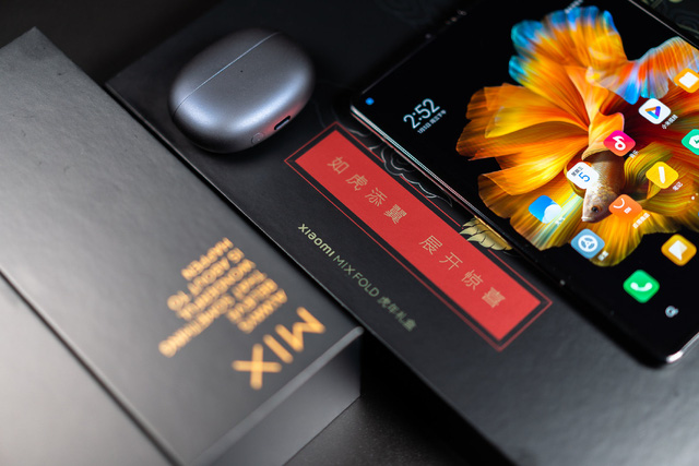 Xiaomi Mi MIX Fold có thêm phiên bản mừng năm
mới Nhâm Dần 2022, tặng kèm tai nghe TWS