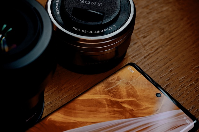 ZTE Axon 40 Ultra và
Axon 40 Pro ra mắt: Thiết kế đẹp hơn Galaxy S22 Ultra,
Snapdragon 8 Gen 1, có camera selfie ẩn dưới màn hình, giá
chỉ từ 10.2 triệu