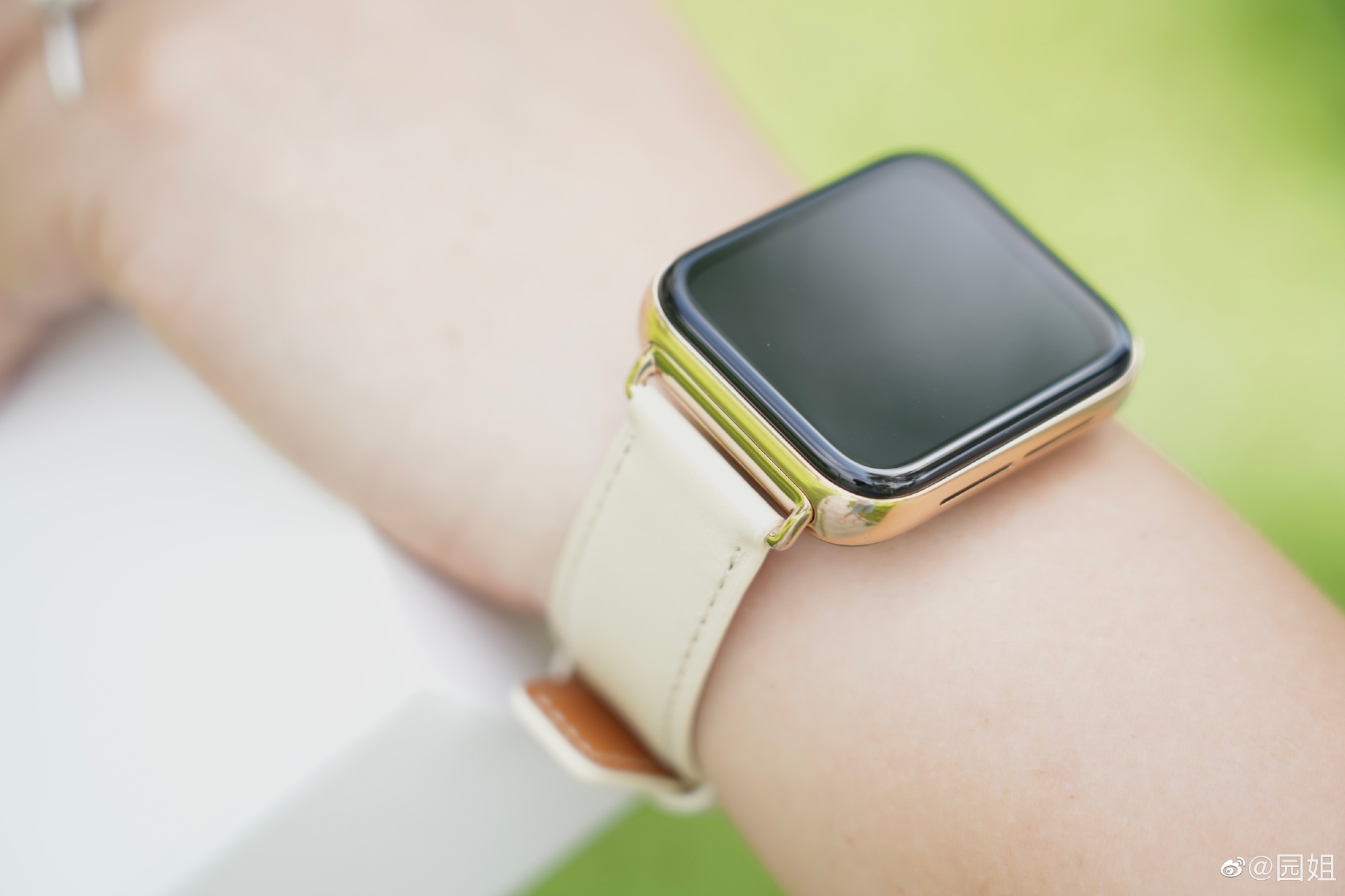 OPPO Watch 3 và Watch 3 Pro ra mắt: Thiết kế
giống Apple Watch, Snapdragon W5 Gen 1, pin 5 ngày, giá từ
5.2 triệu đồng