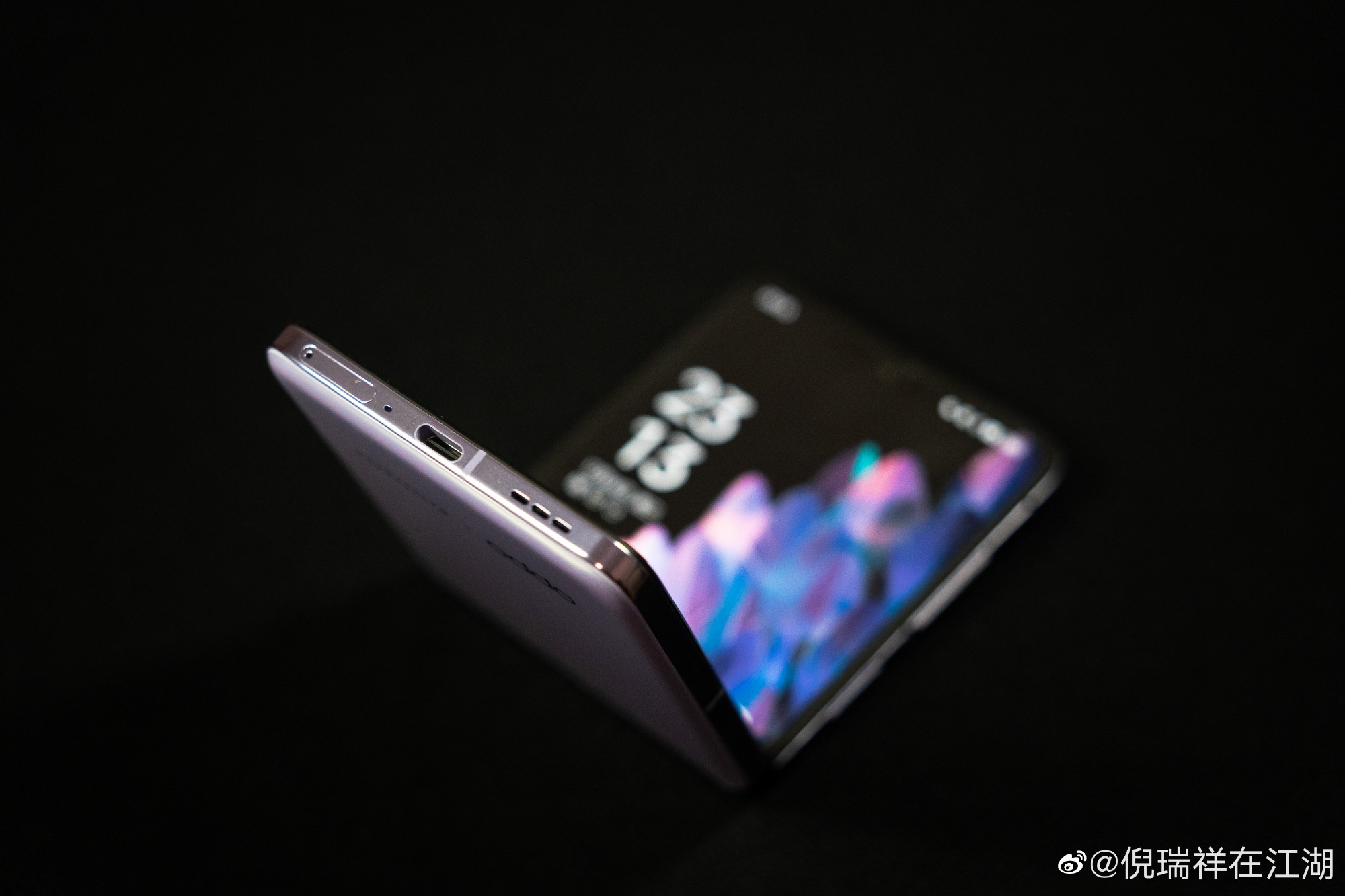 OPPO Find N2 Flip ra
mắt: smartphone gập giống Galaxy Z Flip nhưng có màn hình
lớn hơn, giá từ 20,2 triệu đồng