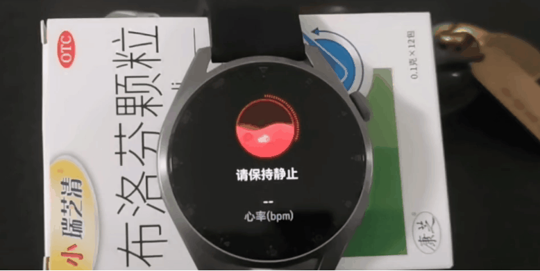 Đồng hồ thông minh
Huawei đo được nhịp tim và nồng độ SpO2 của cây xúc xích
