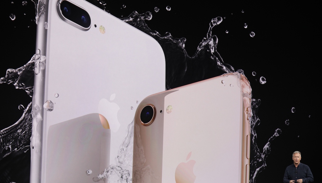 Apple chính thức ra mắt iPhone 8 và iPhone 8 Plus: vi xử lý A11, 2 mặt đều là kính, bóng bẩy hơn, giá từ 699 USD