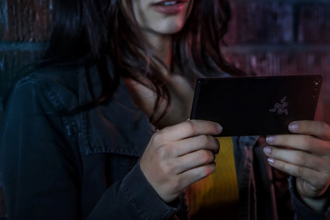 Razer Phone chính thức ra mắt cùng vi xử lý SnapDragon 835, 8GB RAM, 64GB bộ nhớ trong