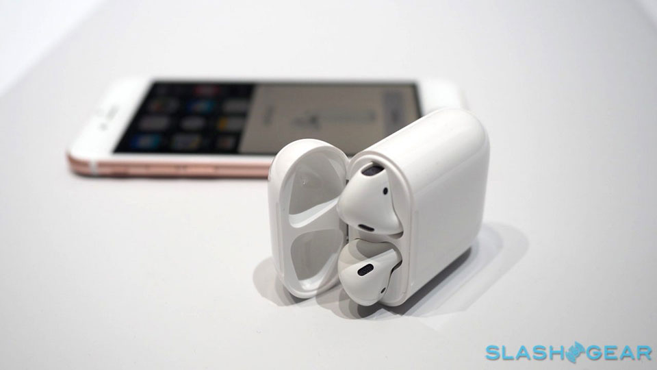 Hộp sạc AirPods sẽ sớm có khả năng sạc không dây cho iPhone?