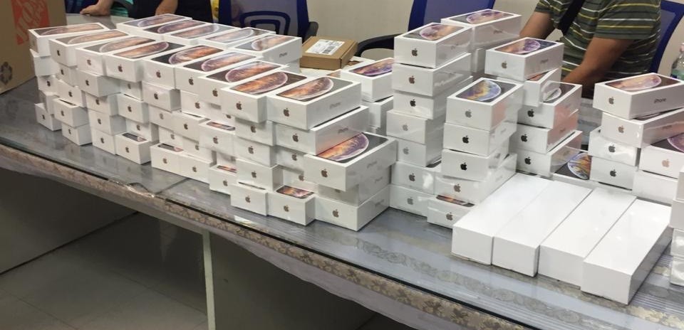 Hải quan Tân Sơn Nhất bắt giữ lô hàng hơn 250 iPhone, trị giá gần 7 tỷ đồng