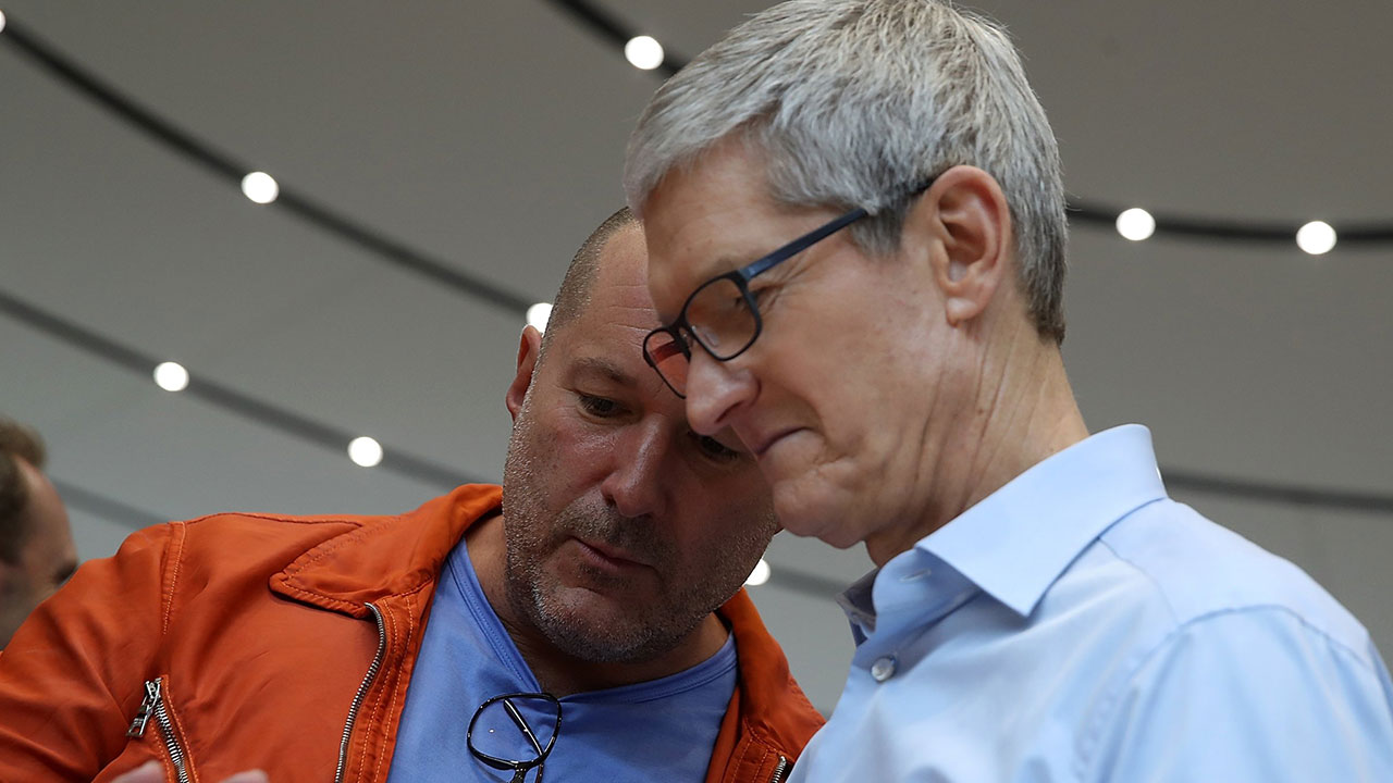 Jony Ive rời Apple vì mâu thuẫn chiến lược với CEO Tim Cook?