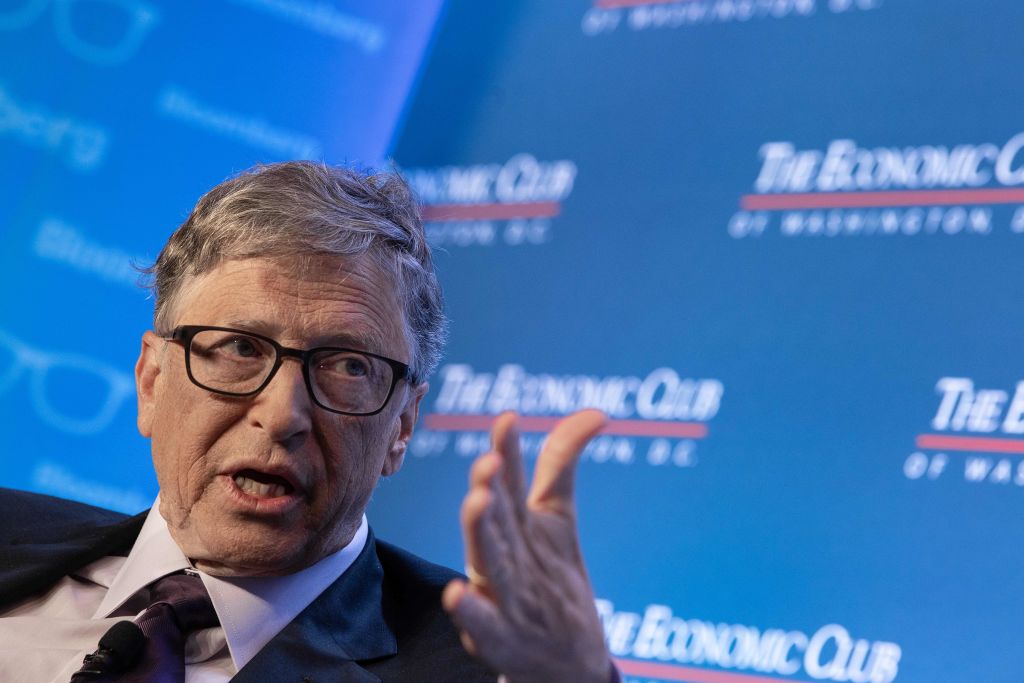 Tỷ phú Bill Gates để mất vị trí người giàu thứ hai thế giới và tay ông trùm hàng xa xỉ Pháp Bernard Arnault
