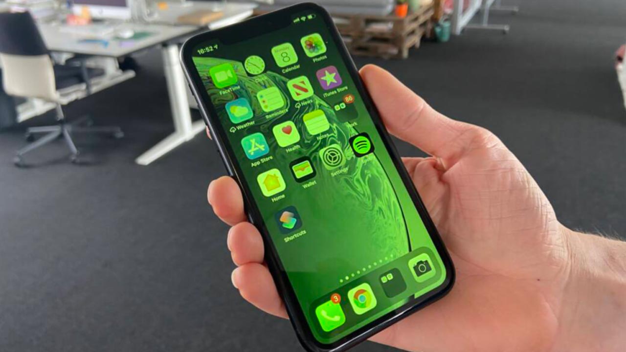 Apple thừa nhận lỗi màn hình xanh trên iPhone, sẽ thay miễn phí cho người dùng bị ảnh hưởng