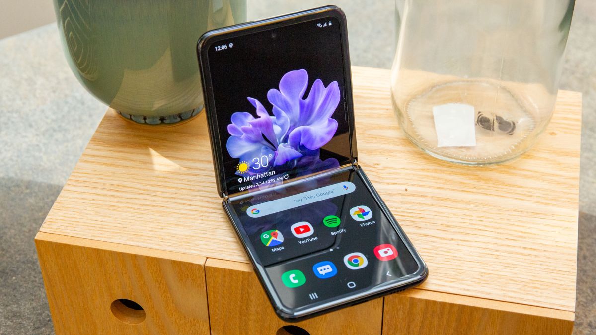 Galaxy Z Flip là chiếc smartphone màn hình gập bán chạy nhất năm 2020