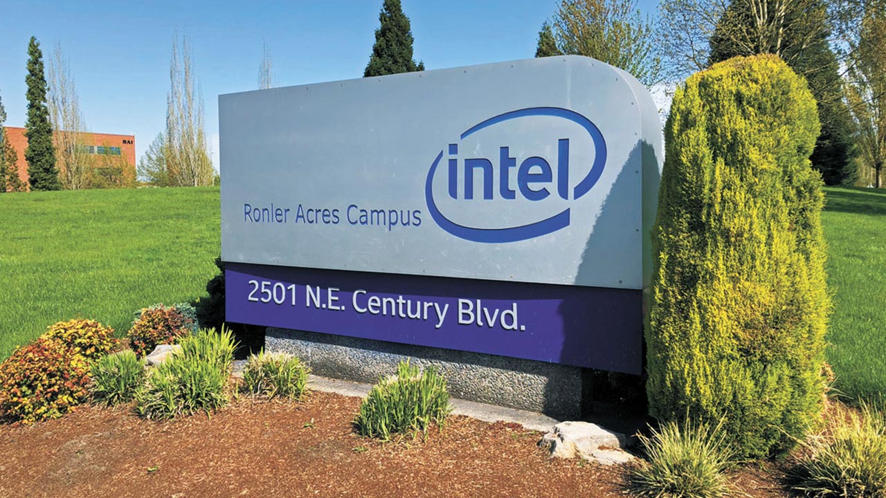 CEO tuyên bố dự định gây sốc, cổ phiếu Intel lao dốc 20%