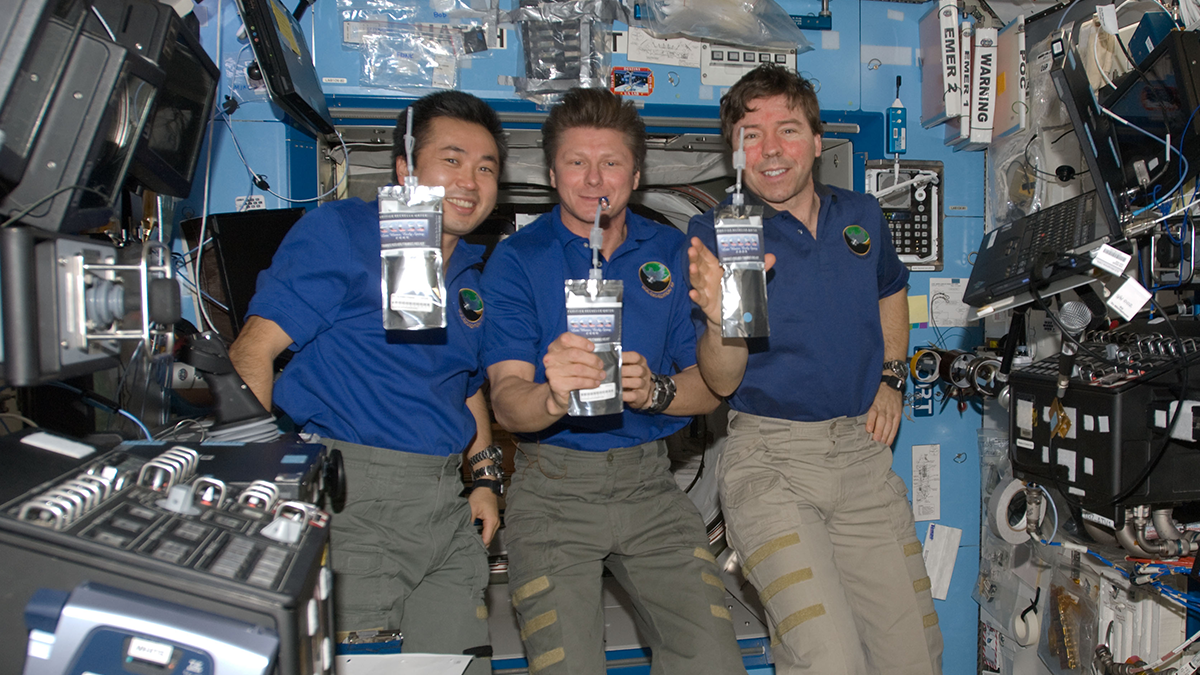 NASA tái chế thành công nước tiểu và mồ hôi của phi hành đoàn trên trạm vũ trụ ISS, hiệu quả đạt 98%